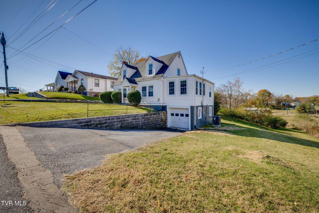 Photo of 1230 Carolina Avenue, Bristol, TN 37620 (MLS # 9988039)