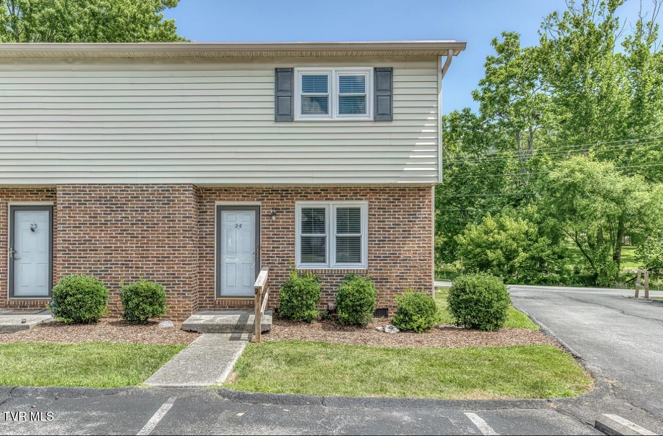 Photo 1 of 26 — 1800 Seminole Drive Apt 24, Johnson City, TN 37604