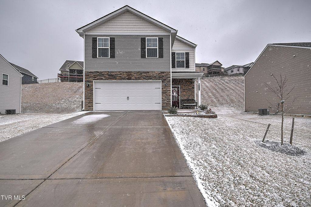 Photo of 2552 Bridgeforth Crossing, Kingsport, TN 37664 (MLS # 9990736)