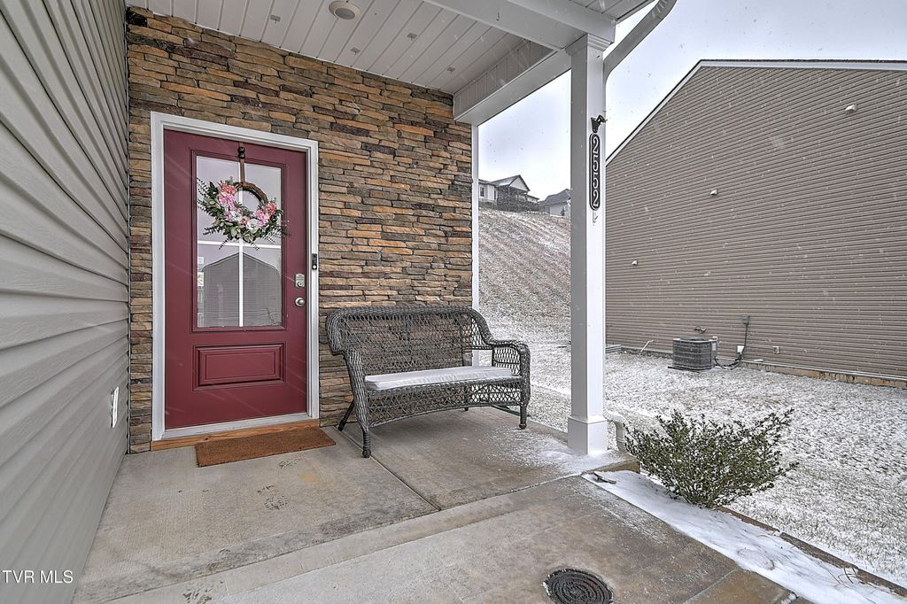 Photo of 2552 Bridgeforth Crossing, Kingsport, TN 37664 (MLS # 9990736)