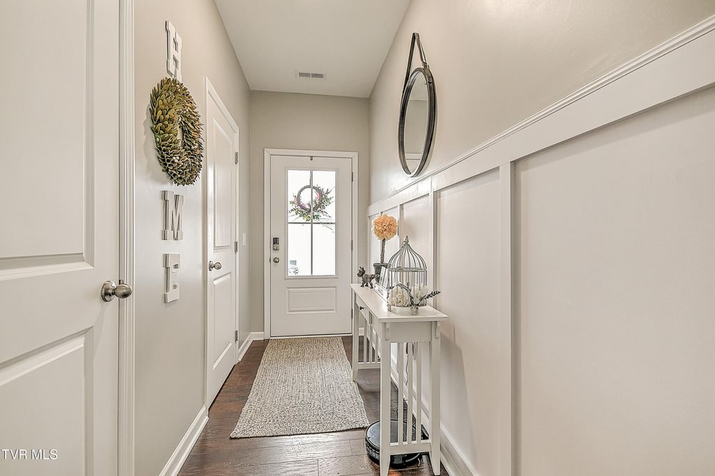 Photo of 2552 Bridgeforth Crossing, Kingsport, TN 37664 (MLS # 9990736)