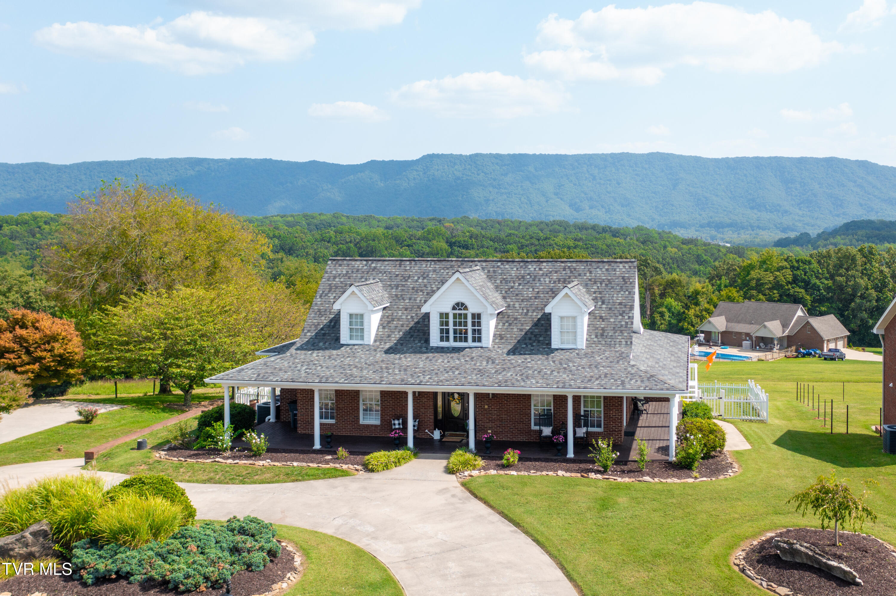 136 Landon Drive, Mount Carmel, Tennessee image 1