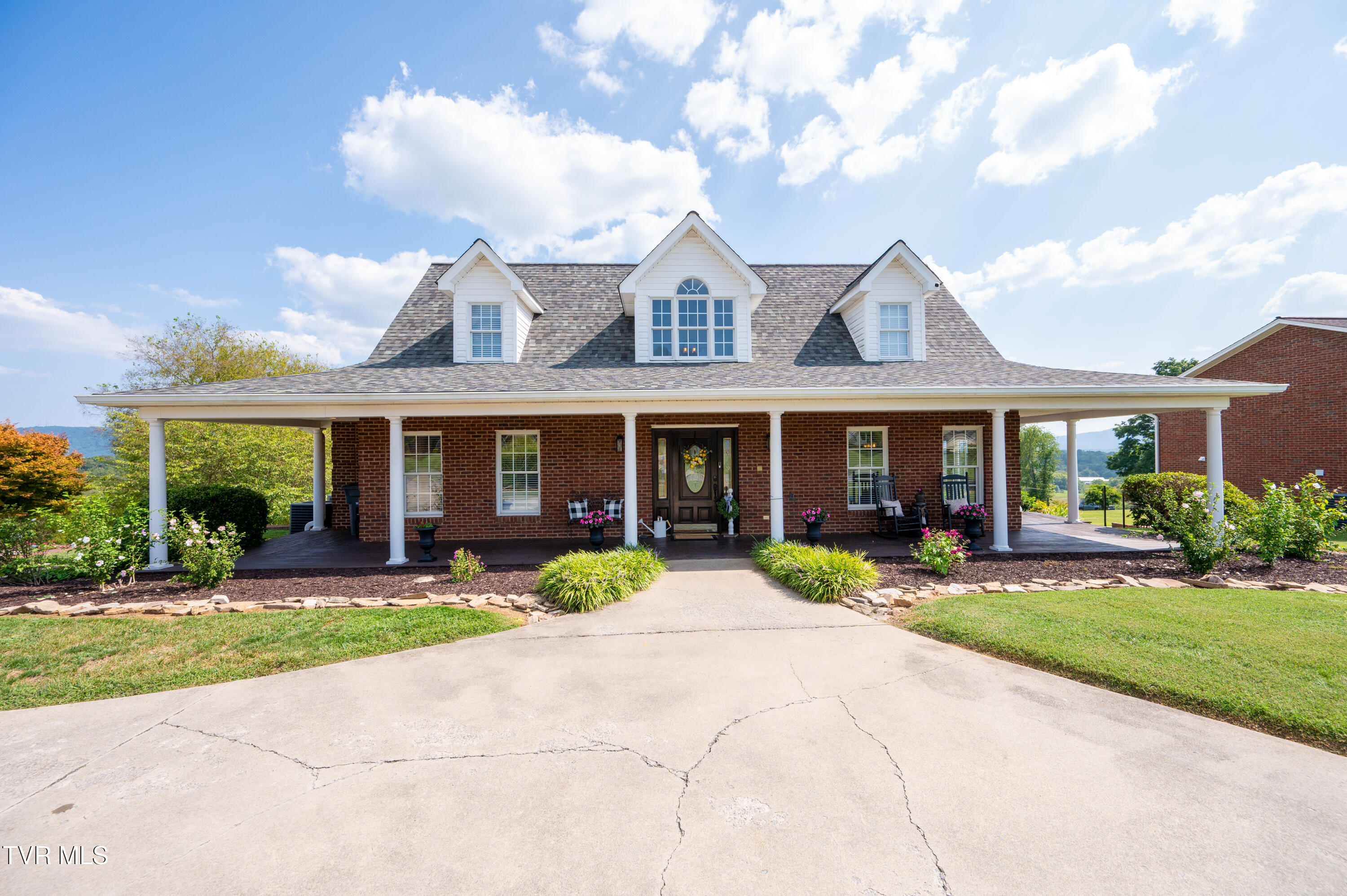 136 Landon Drive, Mount Carmel, Tennessee image 2