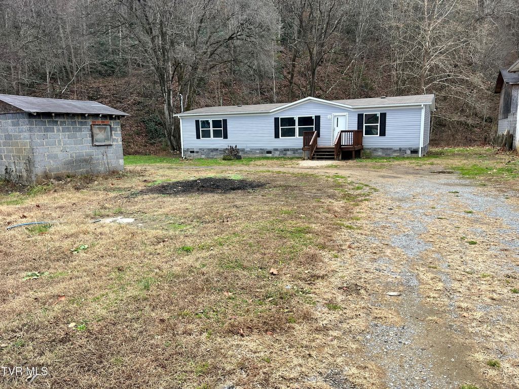 Photo of 140 Edgewater Road, Elizabethton, TN 37643 (MLS # 9988787)