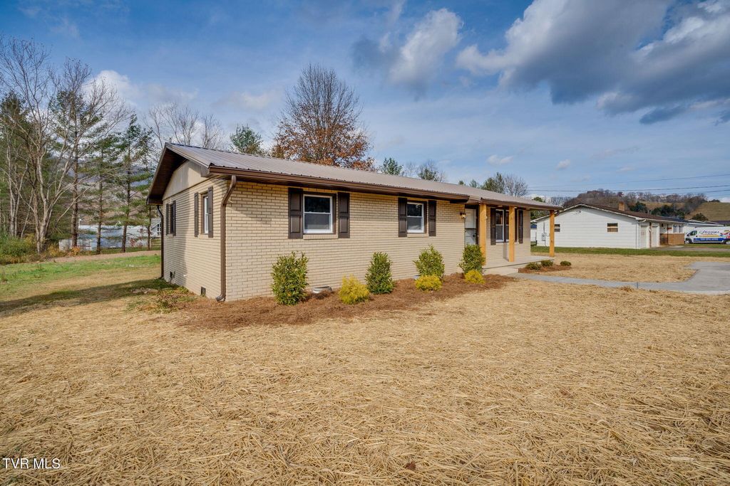 Photo of 265 Price Road, Elizabethton, TN 37643 (MLS # 9988582)