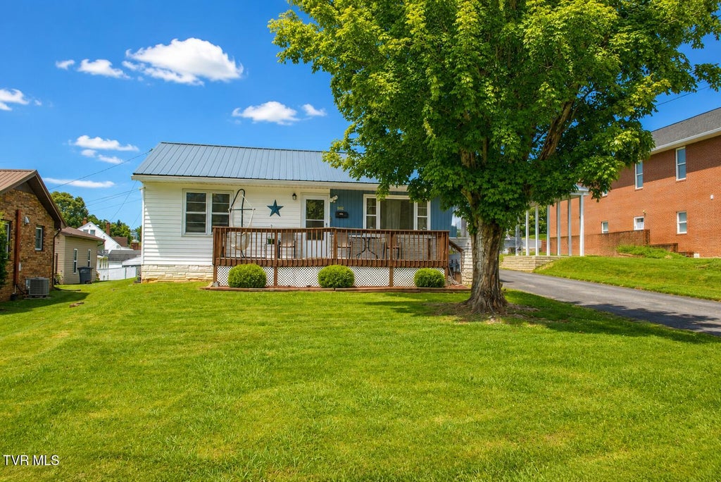 Photo of 1112 Nelms Lane, Kingsport, TN 37665 (MLS # 9997861)