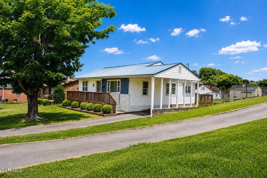 Photo of 1112 Nelms Lane, Kingsport, TN 37665 (MLS # 9997861)