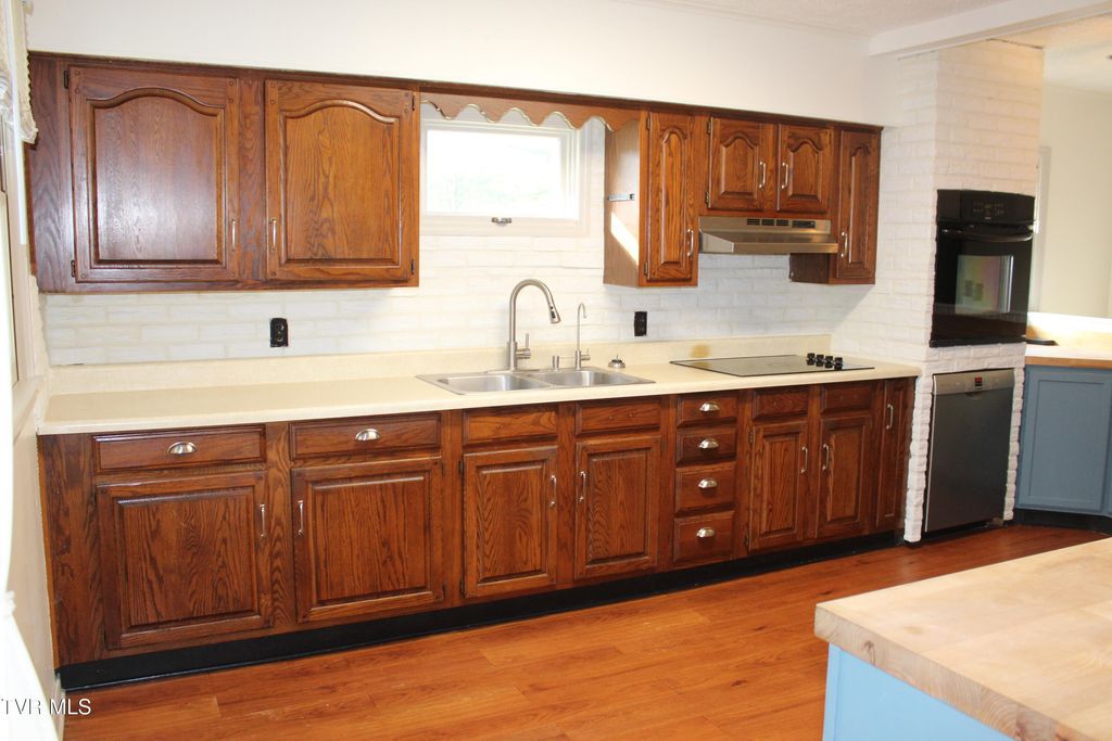 Photo of 618 East Carters Valley Road, Gate City, VA 24251 (MLS # 9987401)