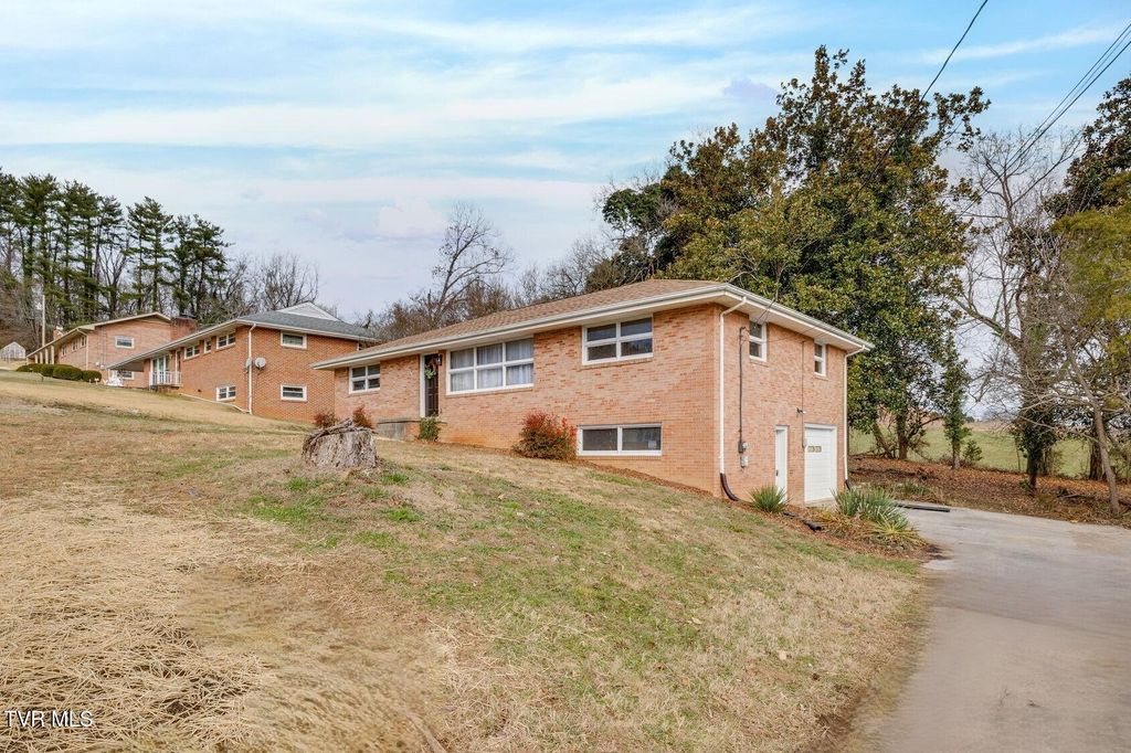 Photo of 131 Deadrick Drive, Kingsport, TN 37663 (MLS # 9989195)