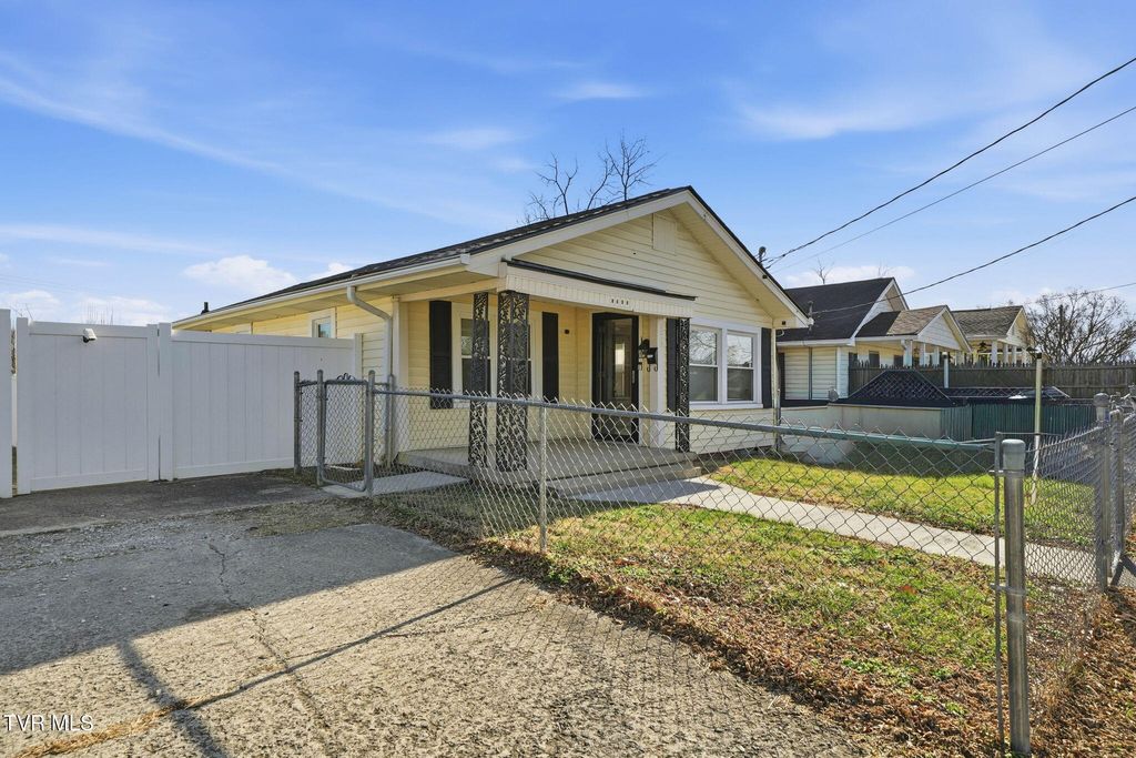 Photo of 1217 Kentucky Avenue, Bristol, TN 37620 (MLS # 9990688)