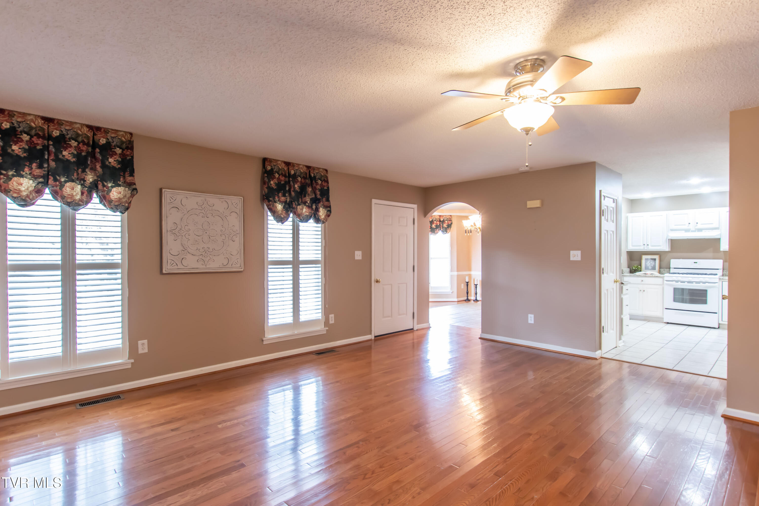207 Autumn Drive, Bristol, Virginia image 5
