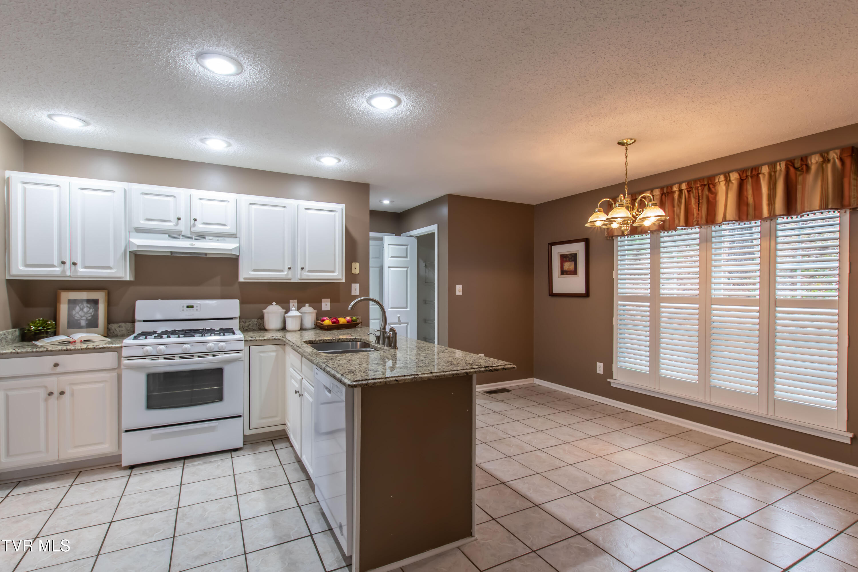 207 Autumn Drive, Bristol, Virginia image 13