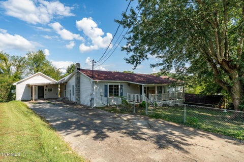 Photo of 233 Taylor Drive, Piney Flats, TN 37686 (MLS # 10000777)