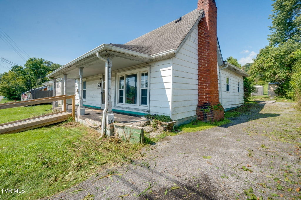 Photo of 940 9th Street, Bristol, TN 37620 (MLS # 10000057)