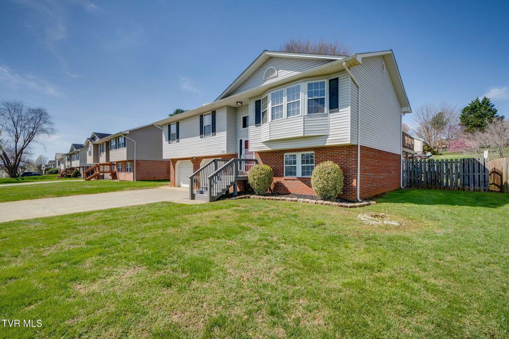 Photo of 323 Gray Station Road, Gray, TN 37615 (MLS # 9992417)