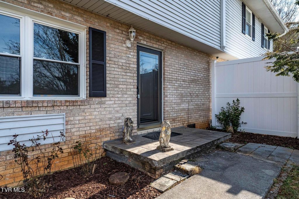 Photo of 512 Jena Beth Drive, Elizabethton, TN 37643 (MLS # 9990241)