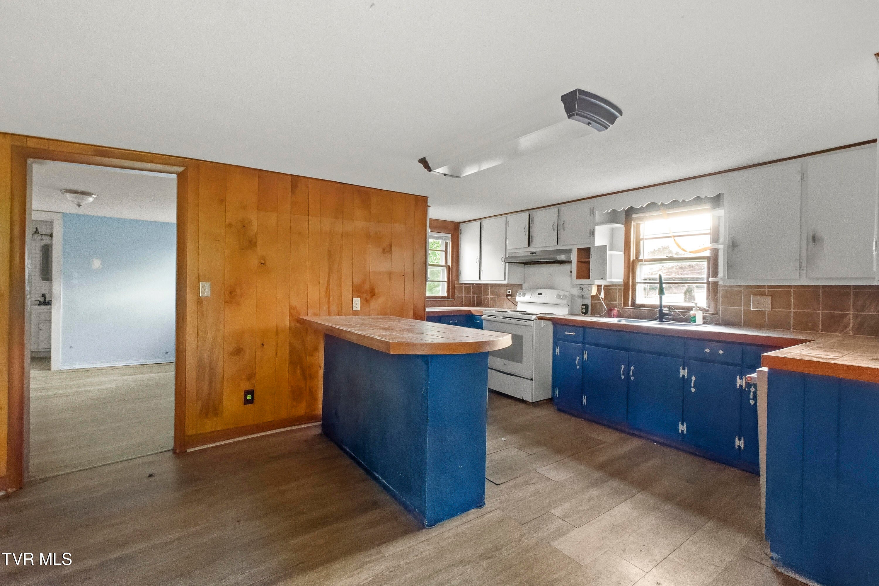 7958 Blue Springs Parkway