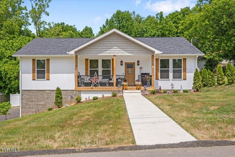 Photo of 905 Fairlane Drive, Elizabethton, TN 37643 (MLS # 9996504)