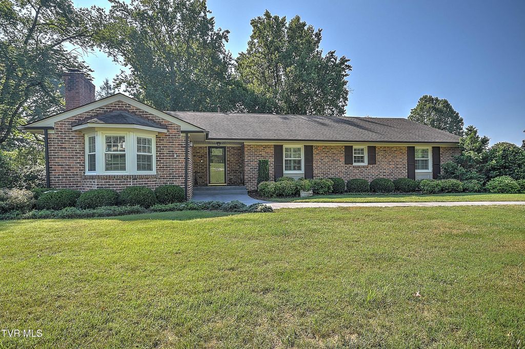 Photo of 2041 Edgemont Avenue, Bristol, TN 37620 (MLS # 9992237)