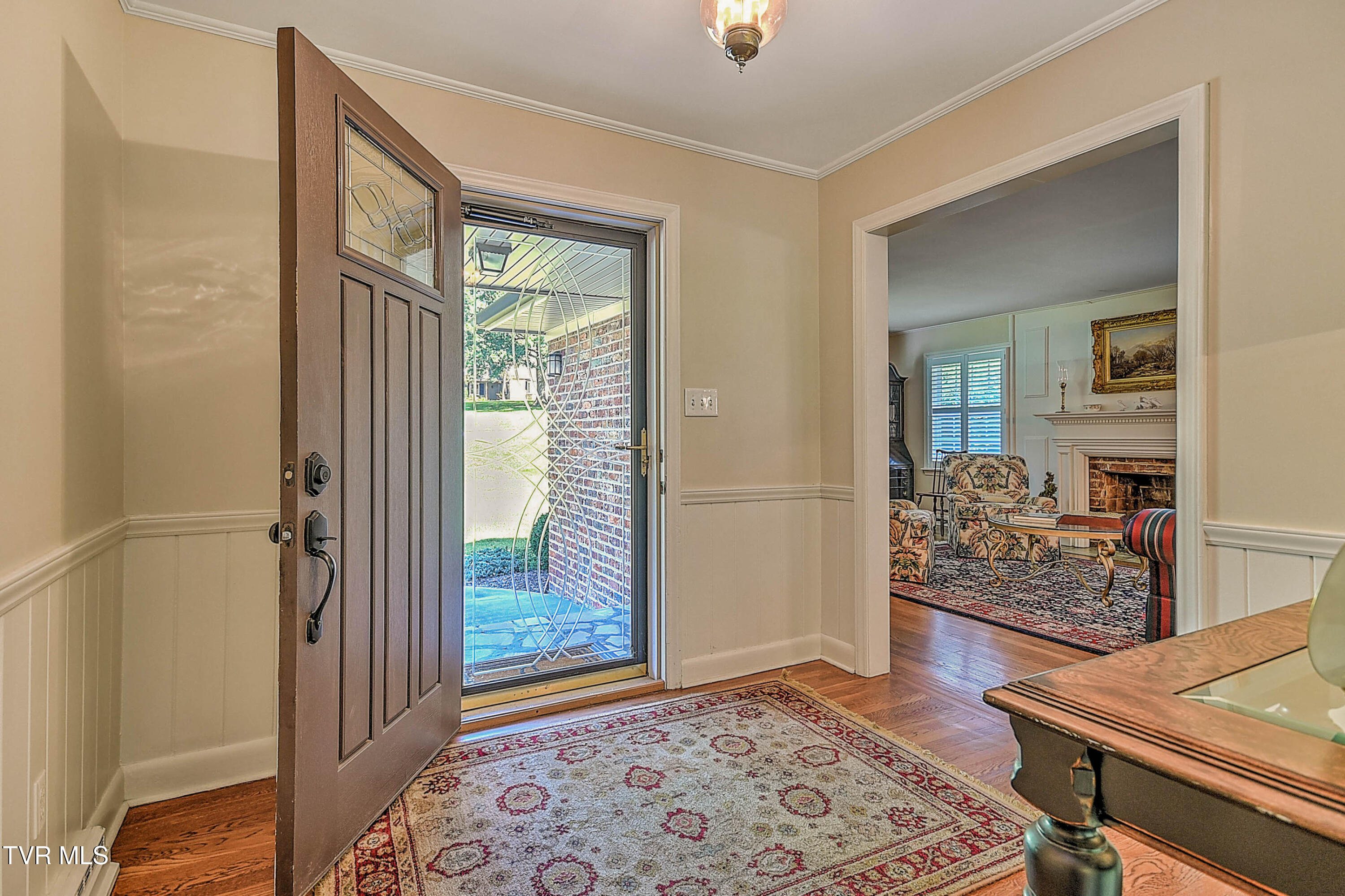 2041 Edgemont Avenue