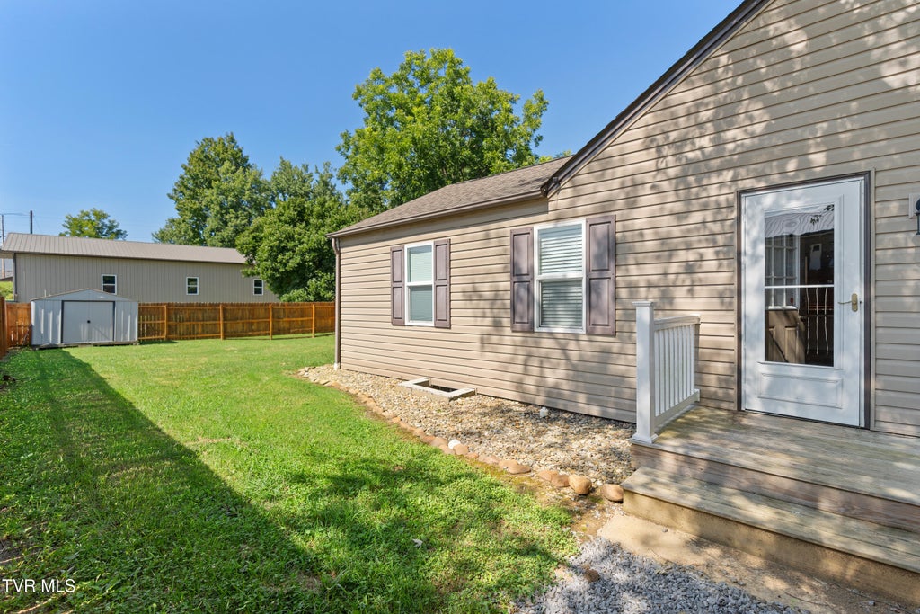 Photo of 822 Carson Street, Greeneville, TN 37743 (MLS # 10000101)
