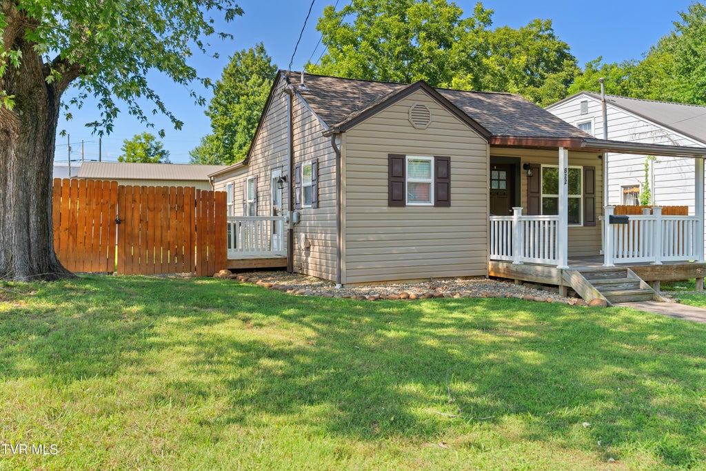 Photo of 822 Carson Street, Greeneville, TN 37743 (MLS # 10000101)