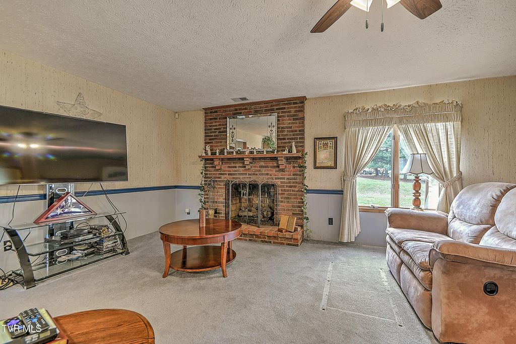 Photo of 805 Clairmont Road, Johnson City, TN 37601 (MLS # 9992011)