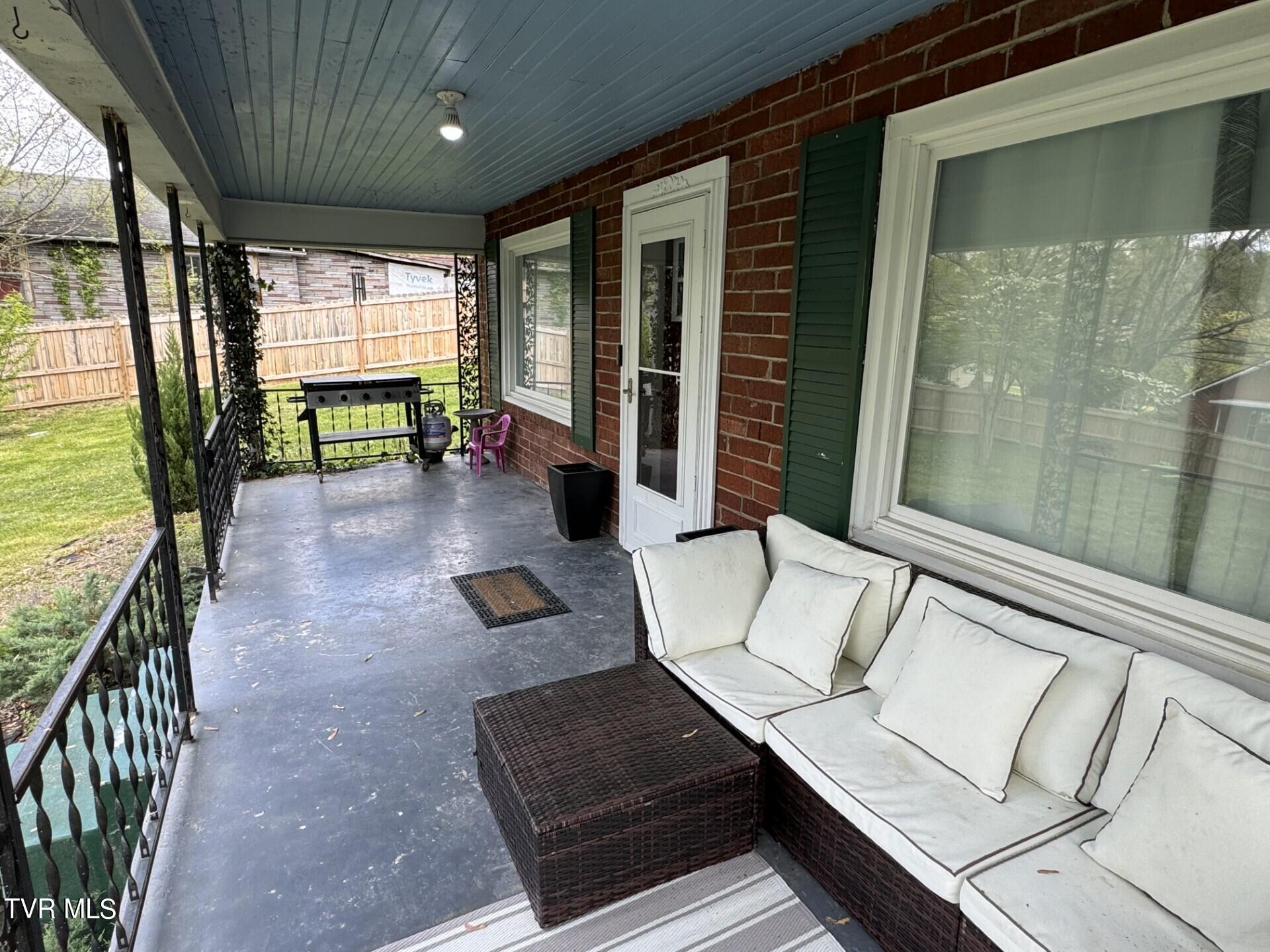 Bristol, Tennessee 37620, United States, ,Residential,Pending,48289