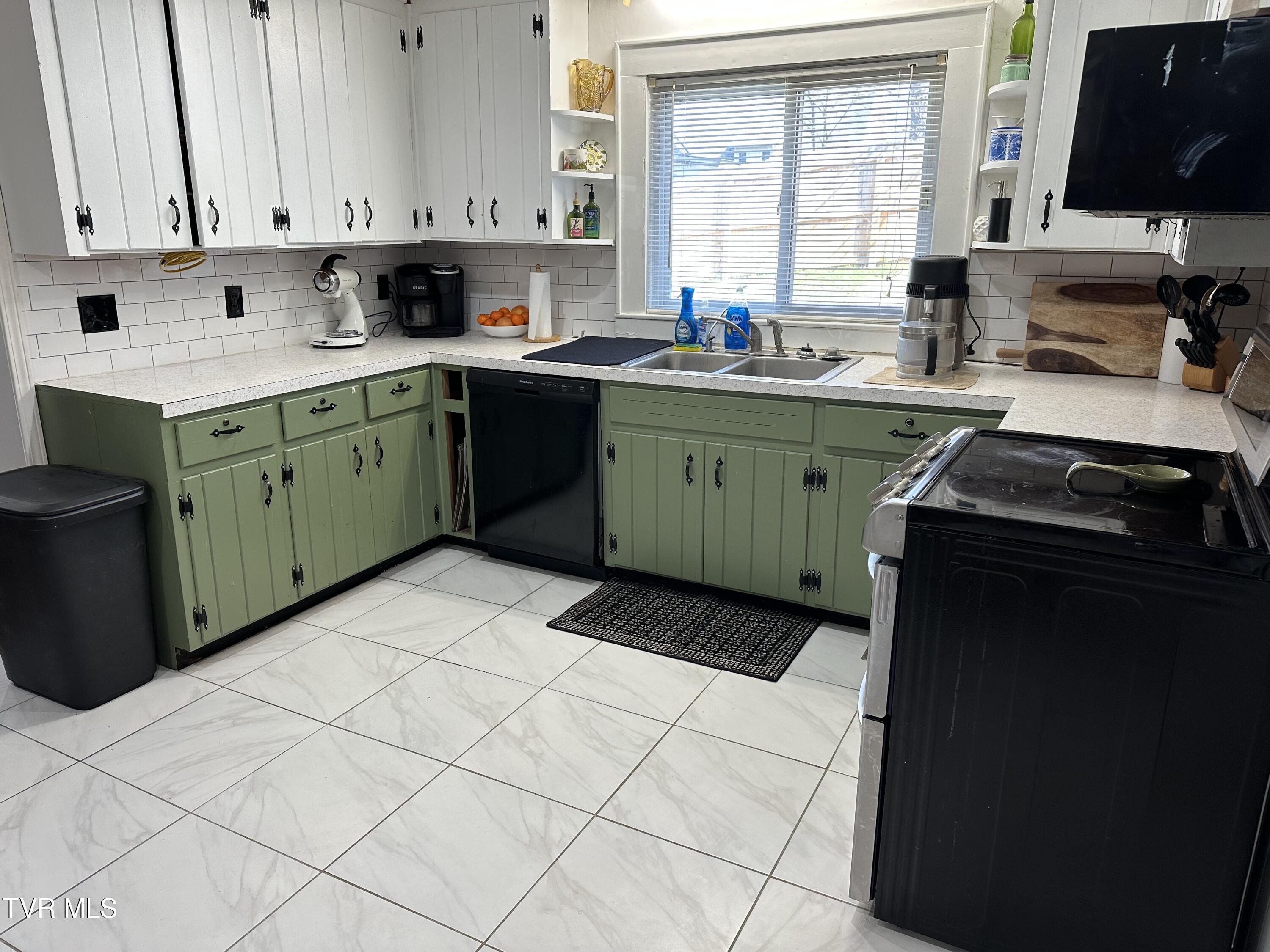 Bristol, Tennessee 37620, United States, ,Residential,Pending,48289