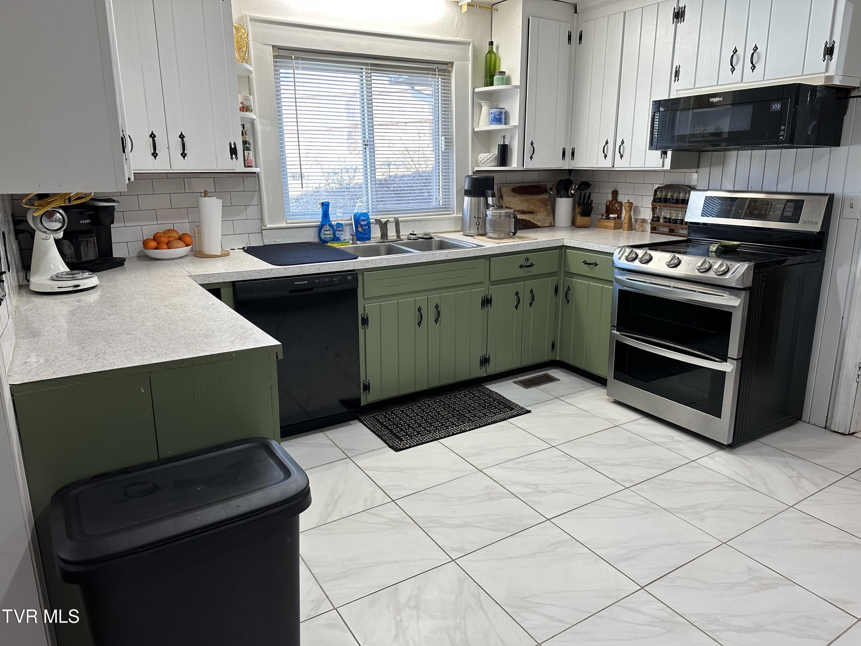 Bristol, Tennessee 37620, United States, ,Residential,Pending,48289