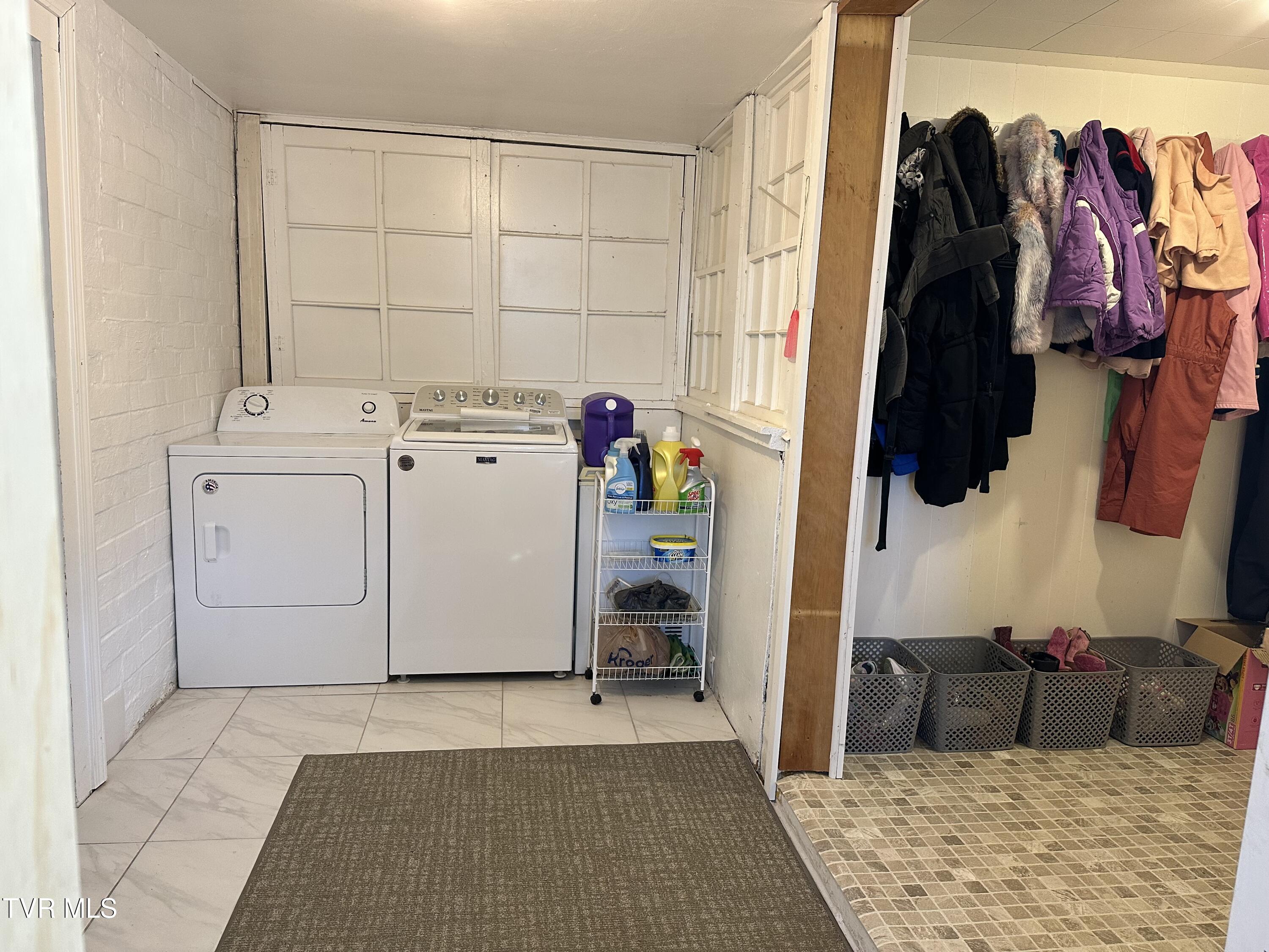 Bristol, Tennessee 37620, United States, ,Residential,Pending,48289