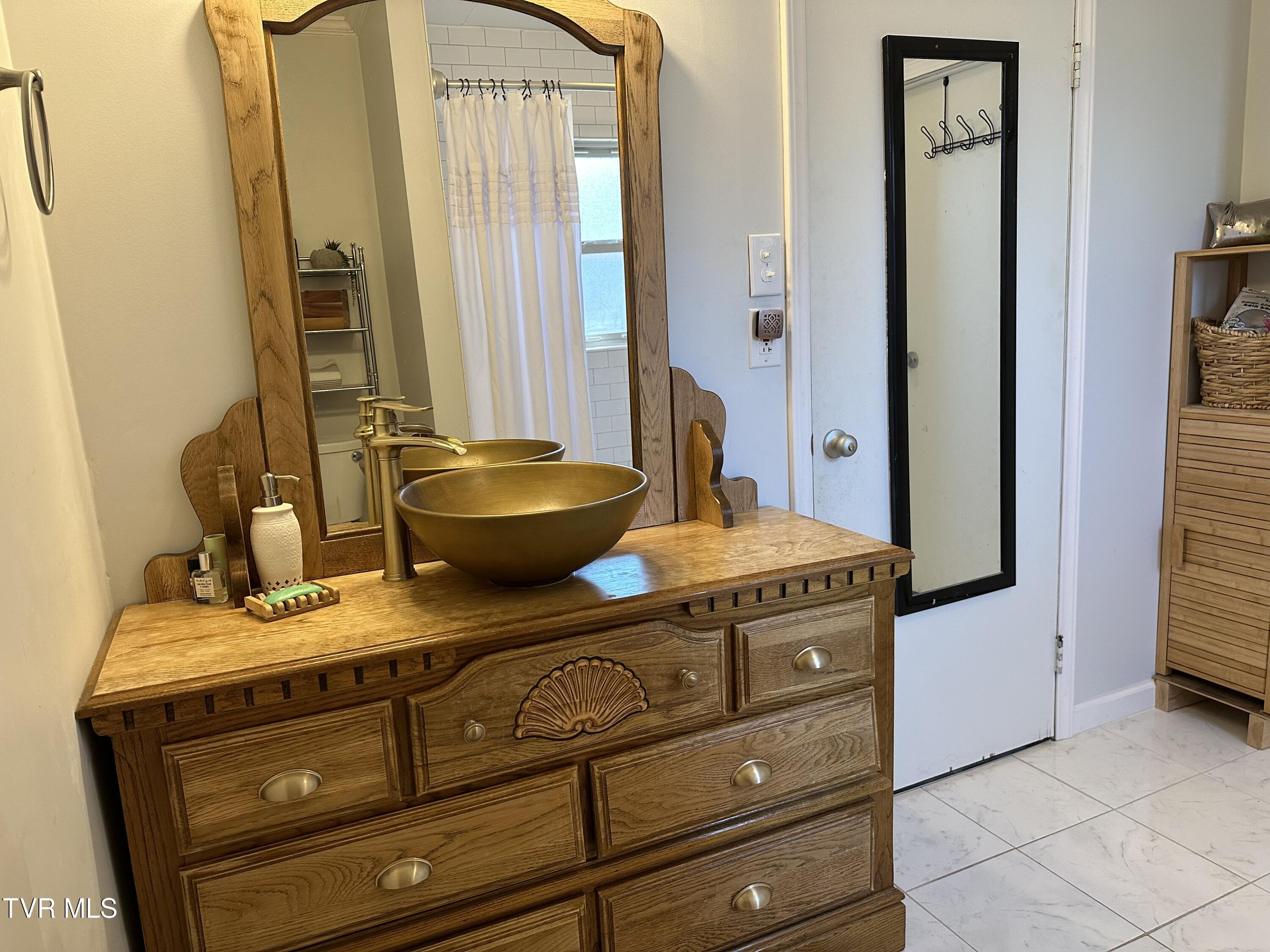 Bristol, Tennessee 37620, United States, ,Residential,Pending,48289