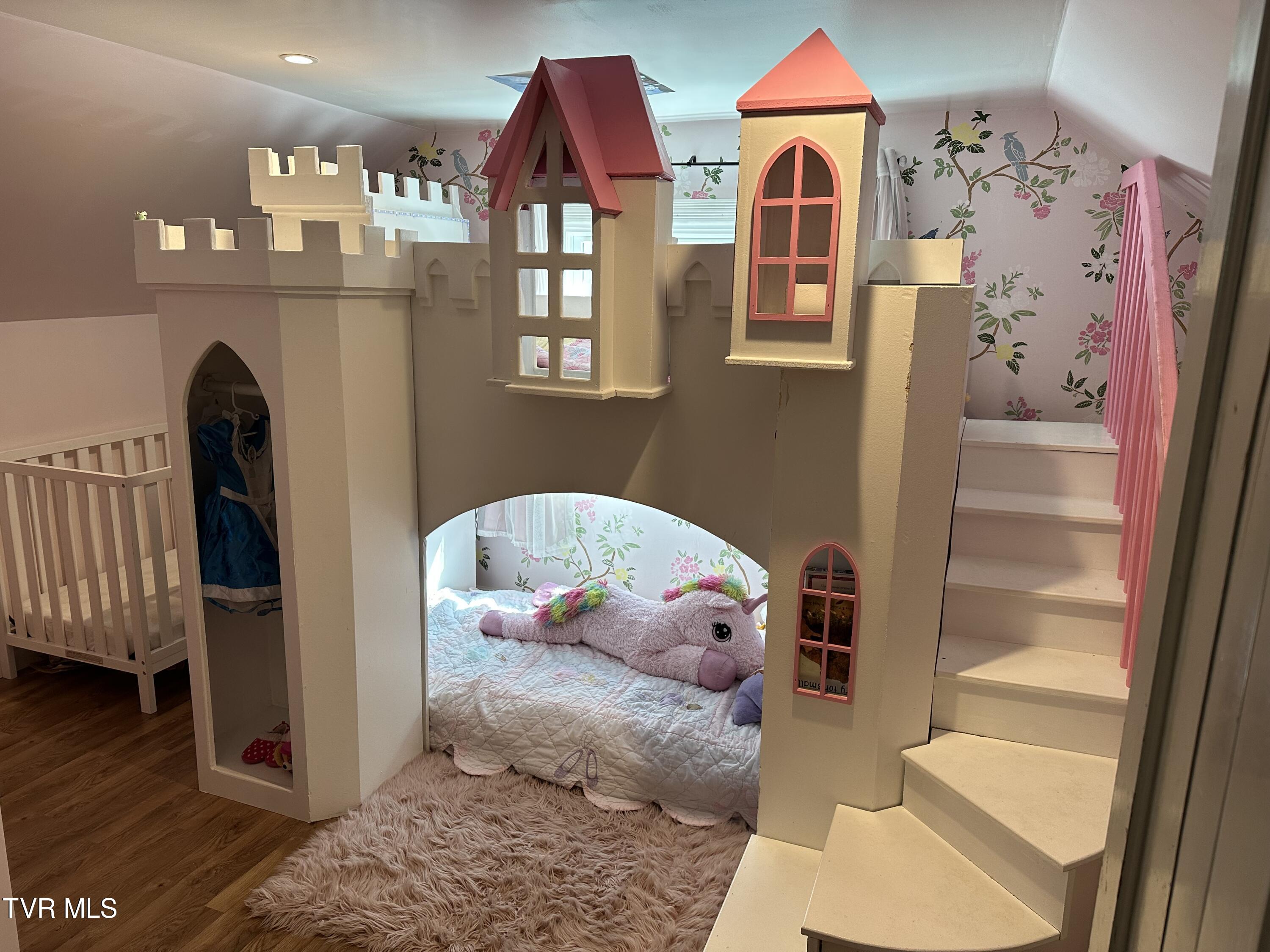 Bristol, Tennessee 37620, United States, ,Residential,Pending,48289