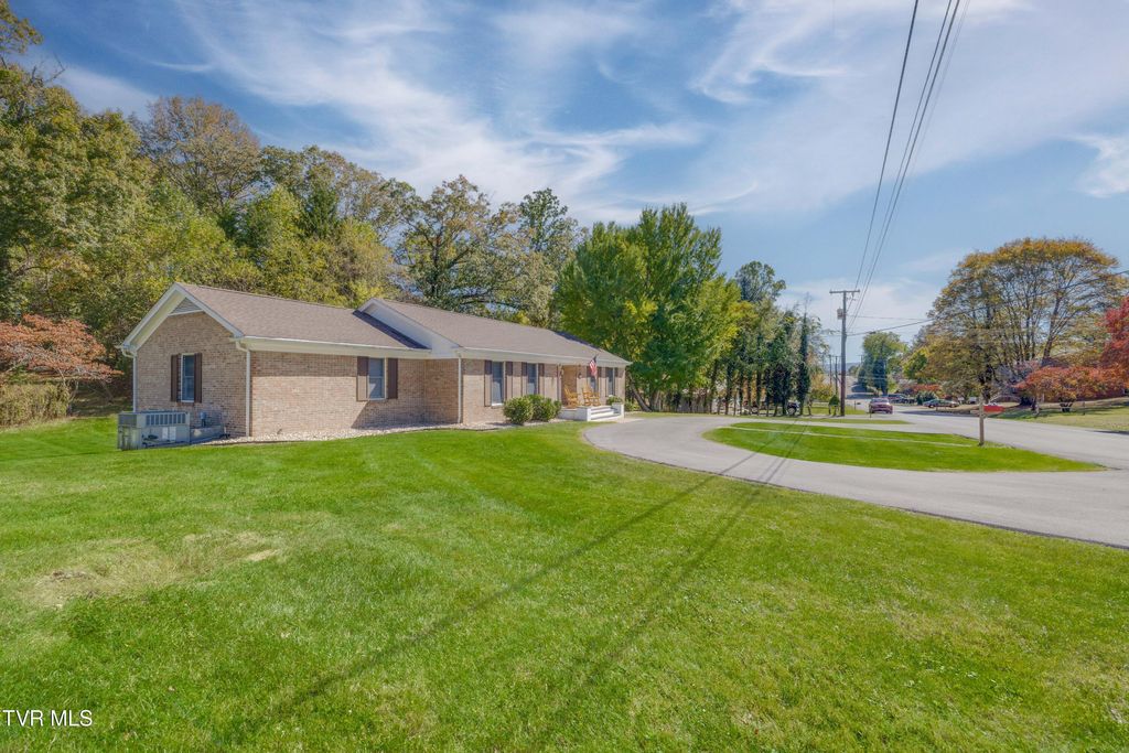 Photo of 460 Oak Hill Street, Abingdon, VA 24210 (MLS # 9994044)