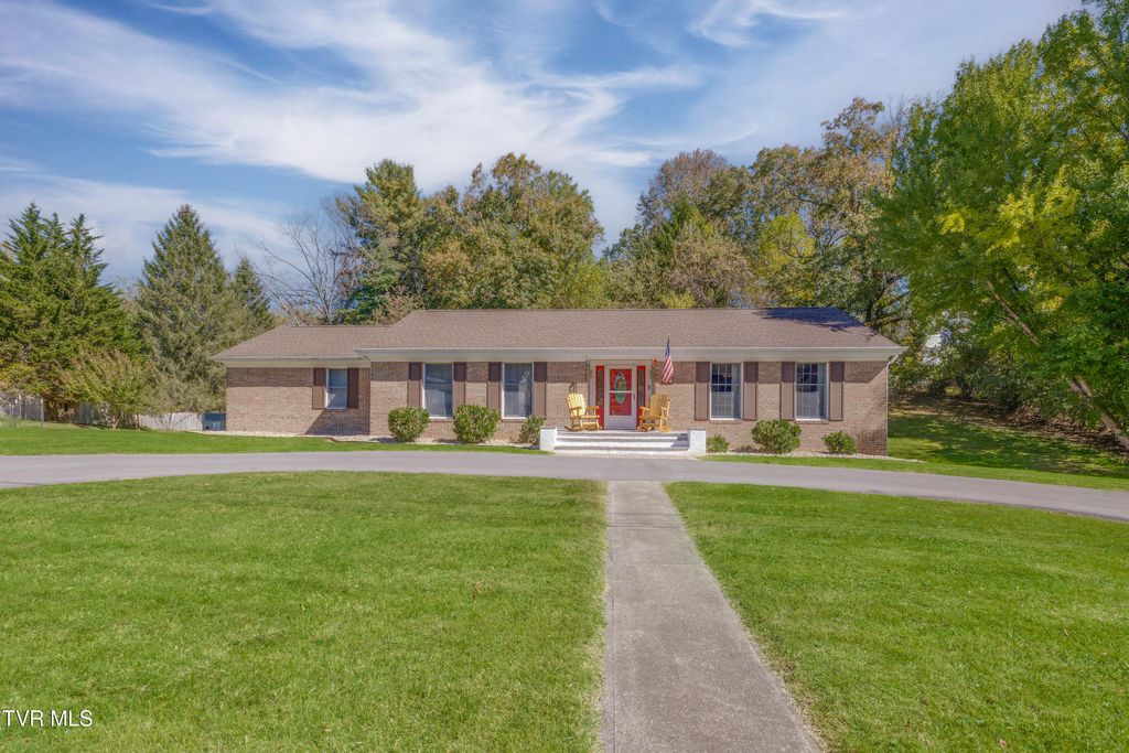 Photo of 460 Oak Hill Street, Abingdon, VA 24210 (MLS # 9994044)