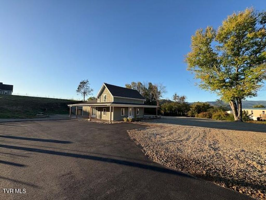 Photo of 2496 Siam Road, Elizabethton, TN 37643 (MLS # 9992104)