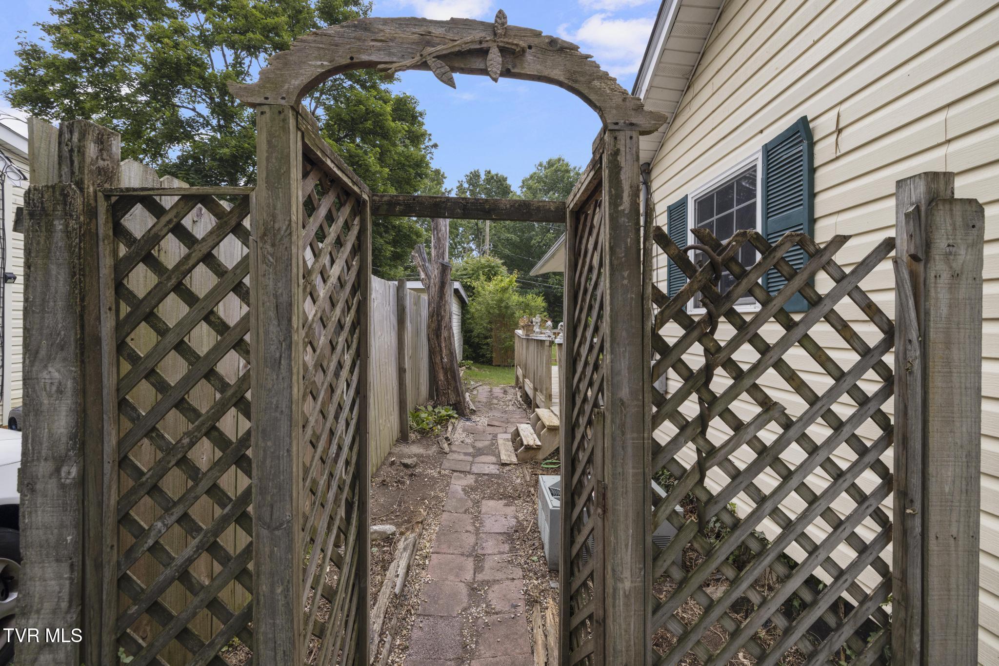 2012 Euclid Avenue, Bristol, Virginia image 32