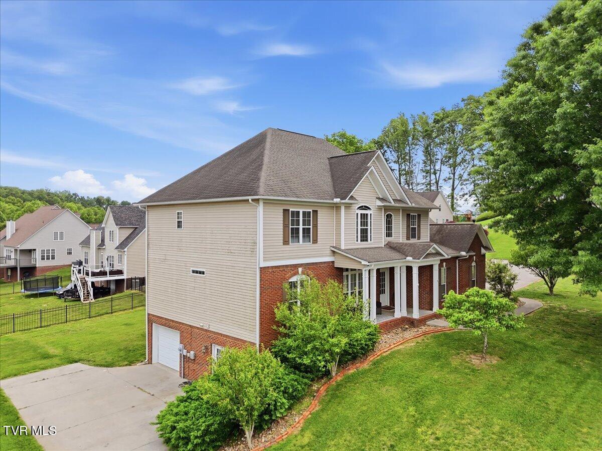 924 Saddle Ridge Lane