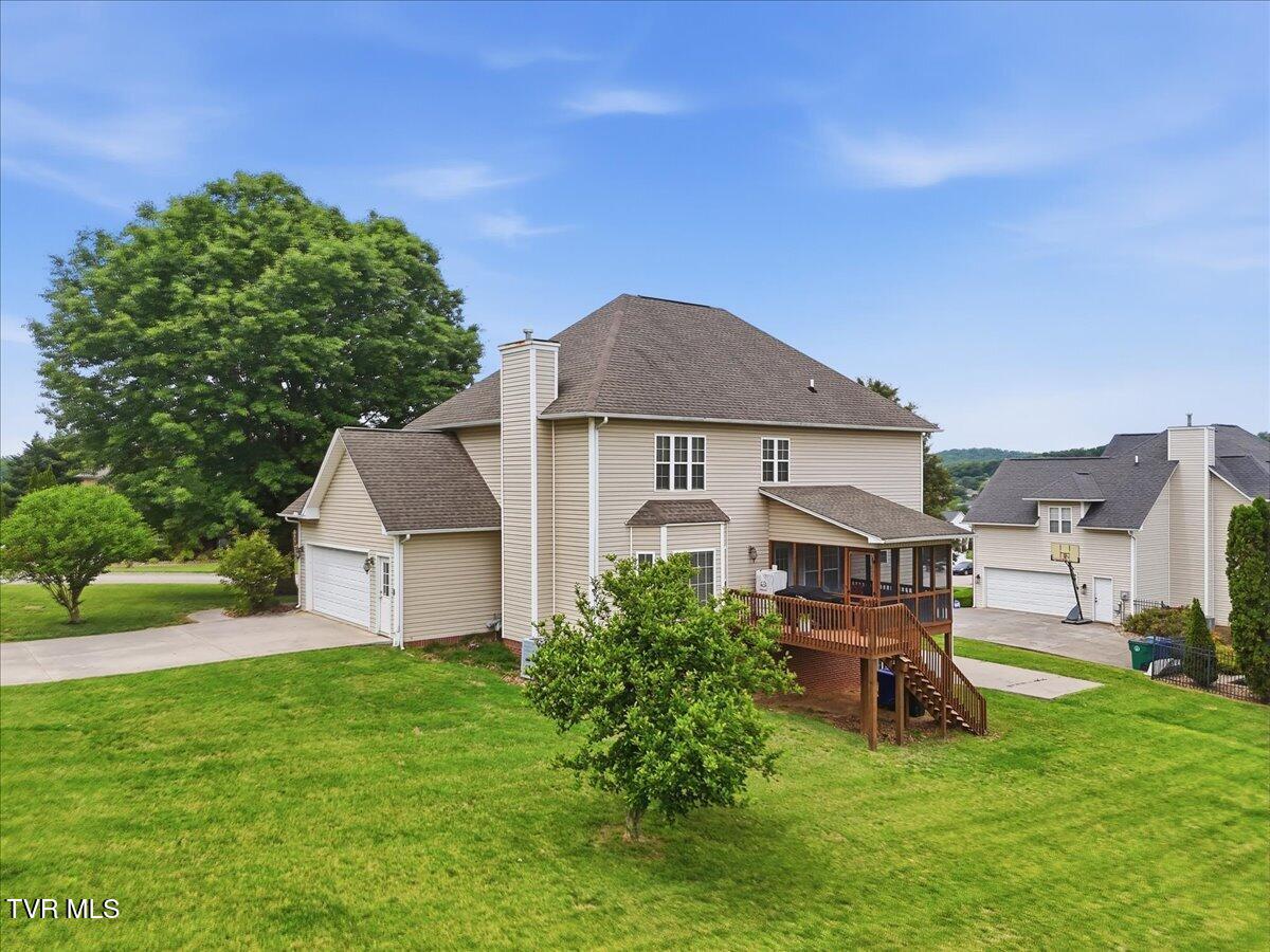 924 Saddle Ridge Lane
