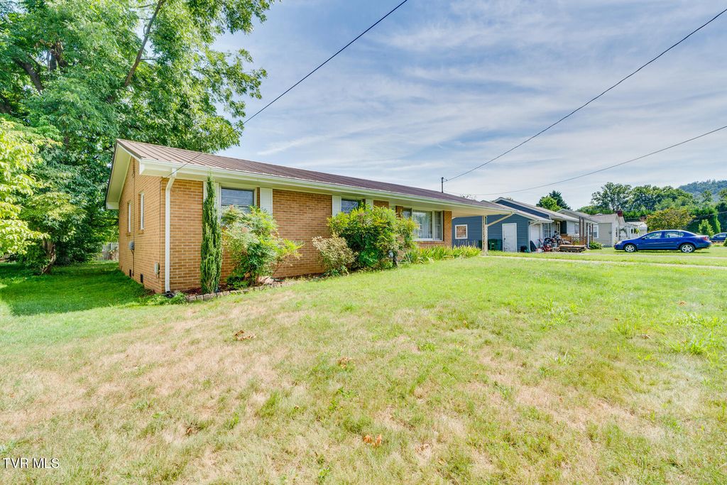 Photo of 607 Race Street, Elizabethton, TN 37643 (MLS # 9990030)