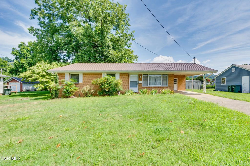 Photo of 607 Race Street, Elizabethton, TN 37643 (MLS # 9990030)