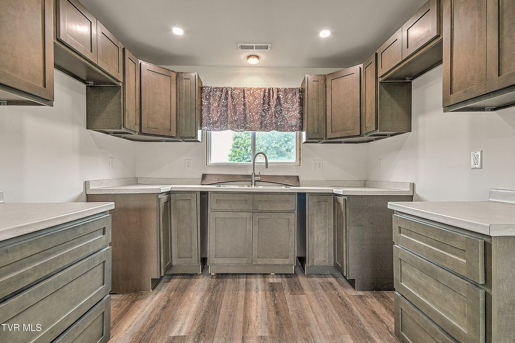 Photo of 109 Jim Elliott Road, Elizabethton, TN 37643 (MLS # 9995023)
