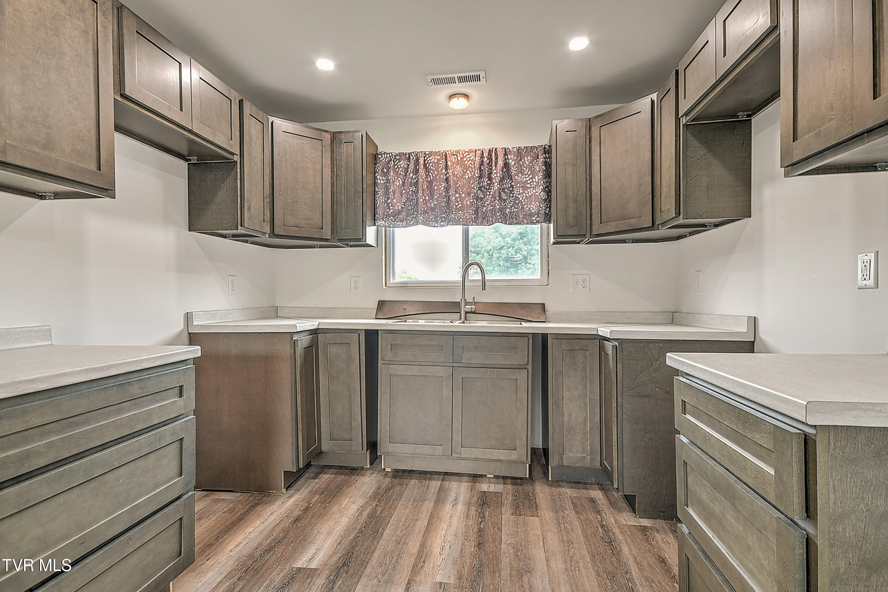 109 Jim Elliott Road