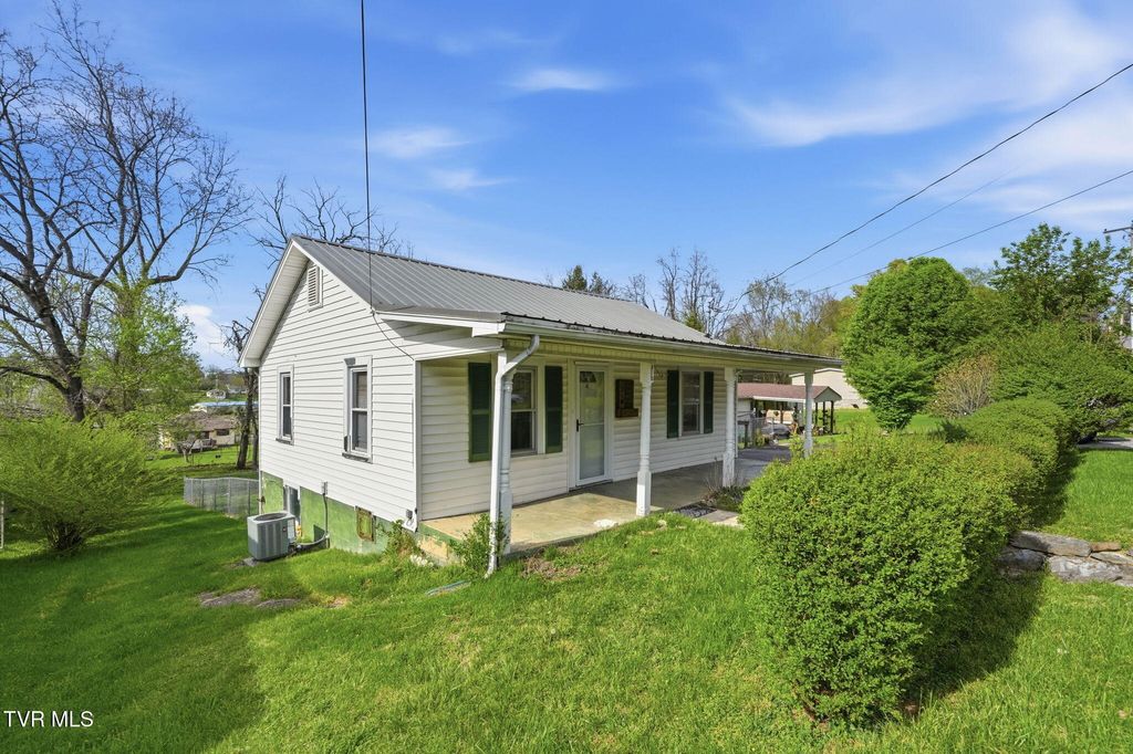 Photo of 731 Beechwood Drive, Bristol, TN 37620 (MLS # 9993766)