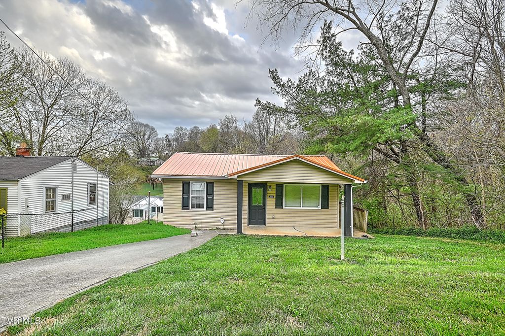 Photo of 1651 Central Avenue, Elizabethton, TN 37643 (MLS # 9993282)