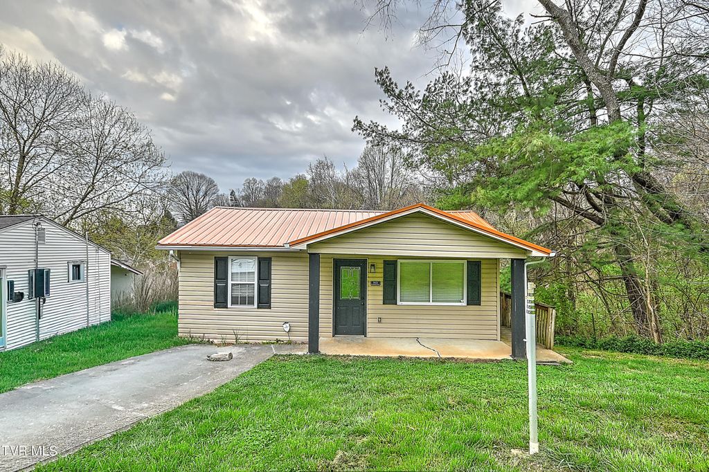 Photo of 1651 Central Avenue, Elizabethton, TN 37643 (MLS # 9993282)