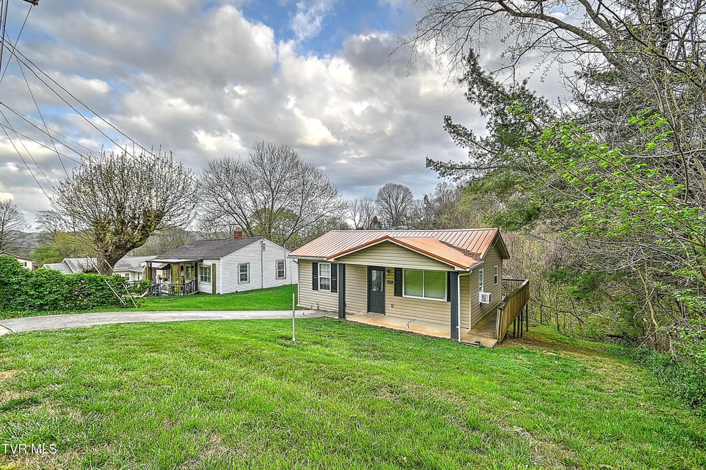 Photo of 1651 Central Avenue, Elizabethton, TN 37643 (MLS # 9993282)