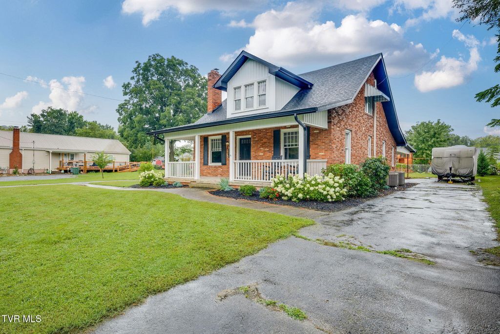 Photo of 604 Bravo Street, Elizabethton, TN 37643 (MLS # 9991652)