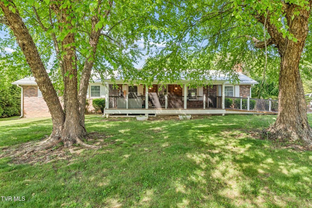 Photo of 826 Balsam Circle, Erwin, TN 37650 (MLS # 9996167)