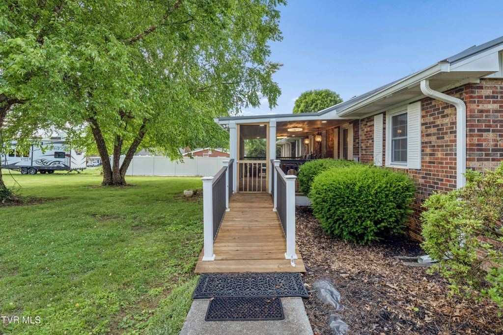 Photo of 826 Balsam Circle, Erwin, TN 37650 (MLS # 9996167)